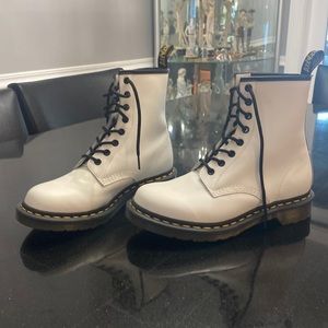 Dr. Marten size US 8 white boot. Brand new.